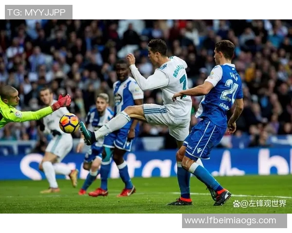 不同足球明星在赛场上的精彩瞬间与独特动作解析