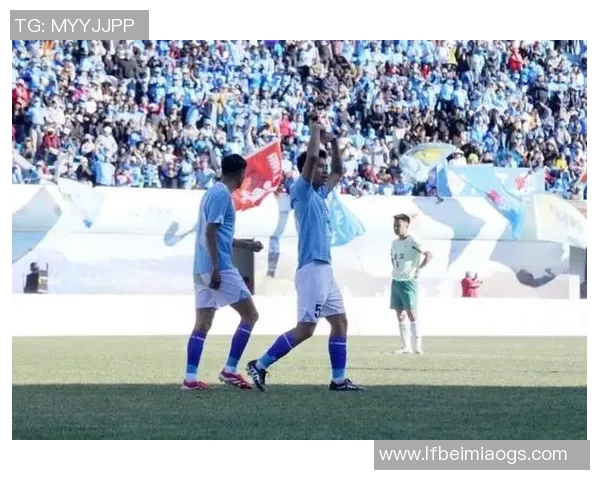 扬帆起航的足球明星们在绿茵场上书写传奇与荣耀的故事