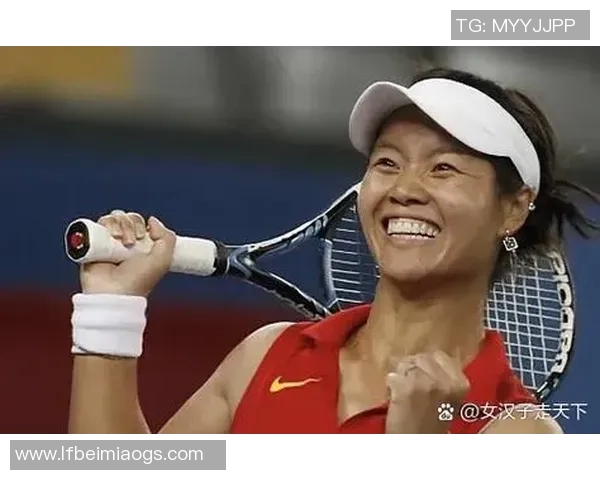 美女与足球明星的精彩瞬间交汇展现魅力与激情的完美混剪