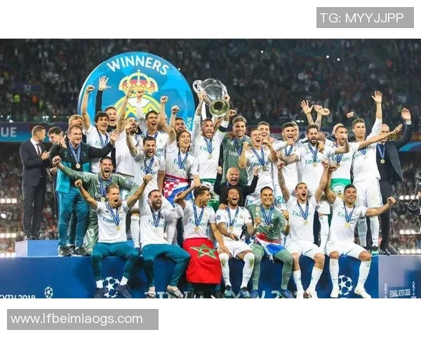 雅兰足球明星的传奇故事与成就解析