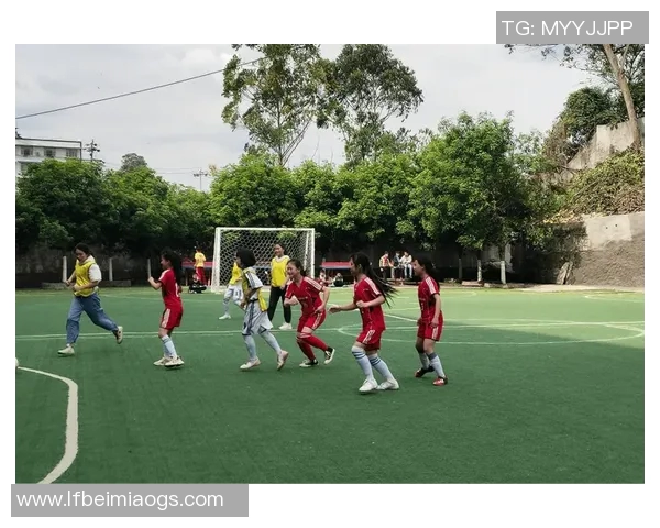 偶然相遇足球明星的合影瞬间带来的快乐与回忆