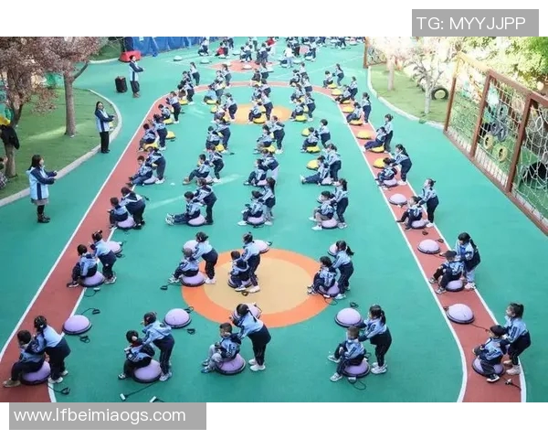 幼儿园哑铃操助力孩子健康成长培养运动兴趣与团队合作精神